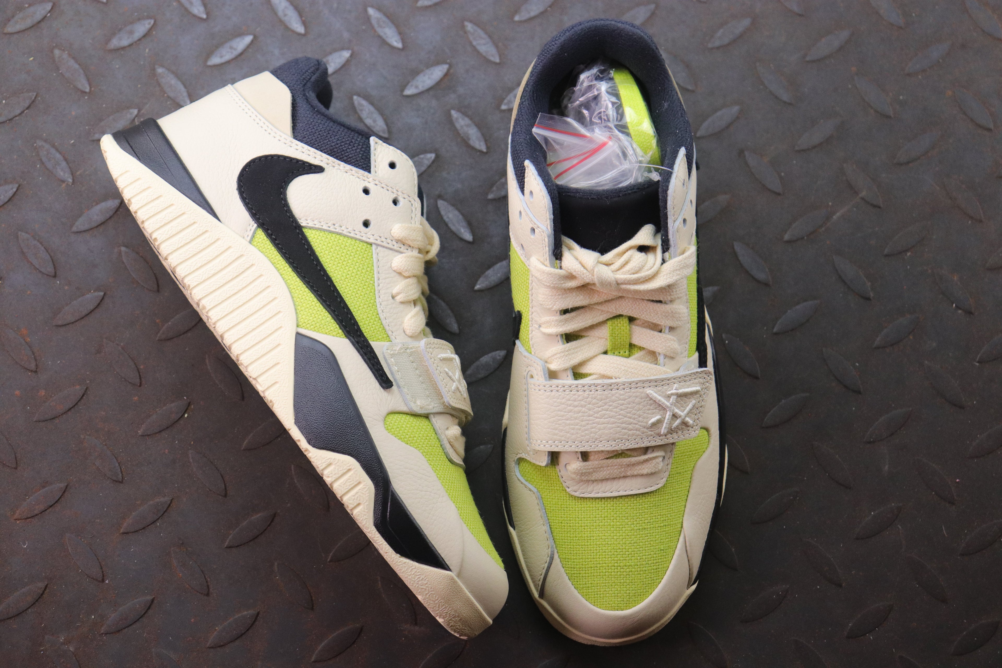 Travis Scott x Jordan - Bright Cactus