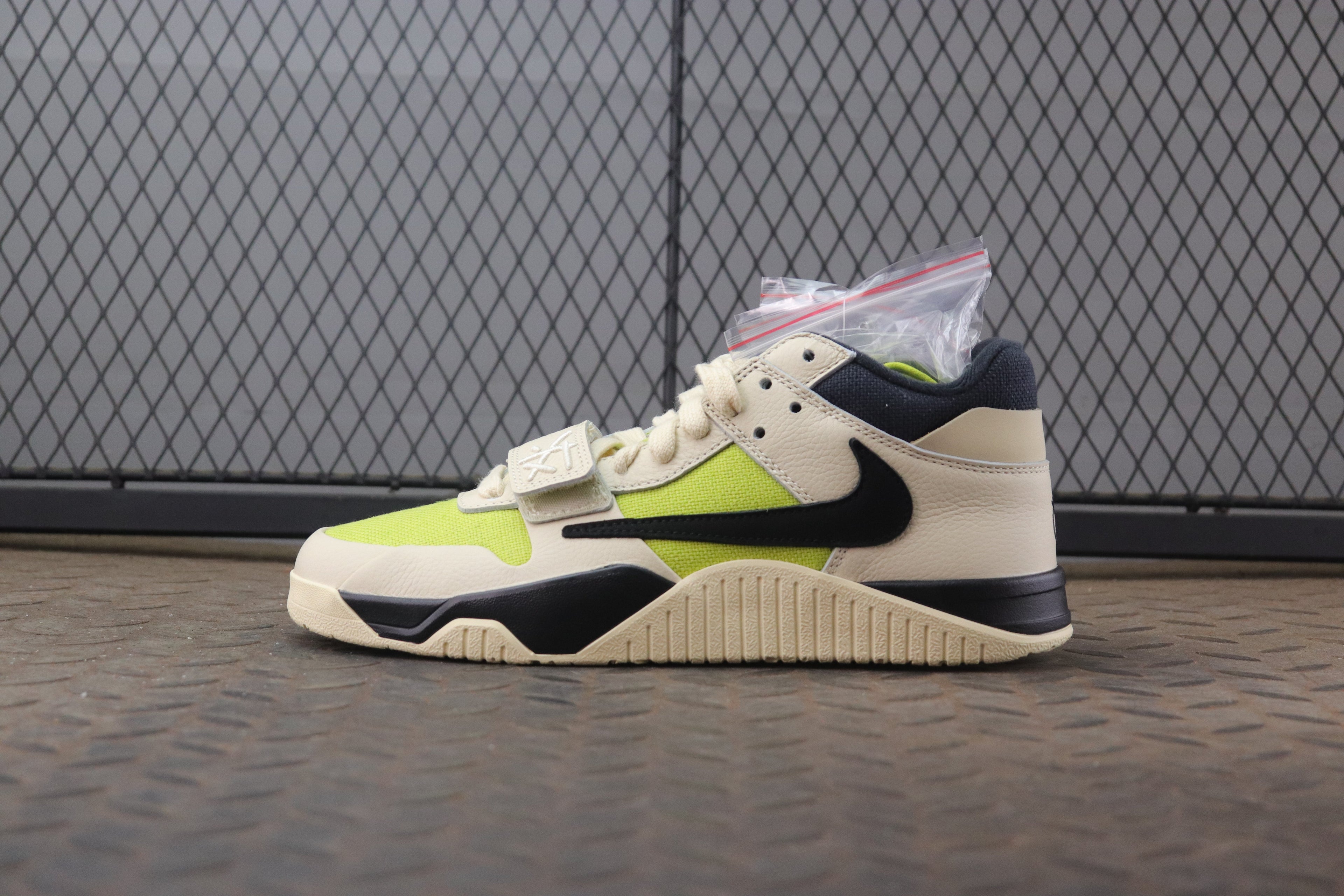 Travis Scott x Jordan - Bright Cactus